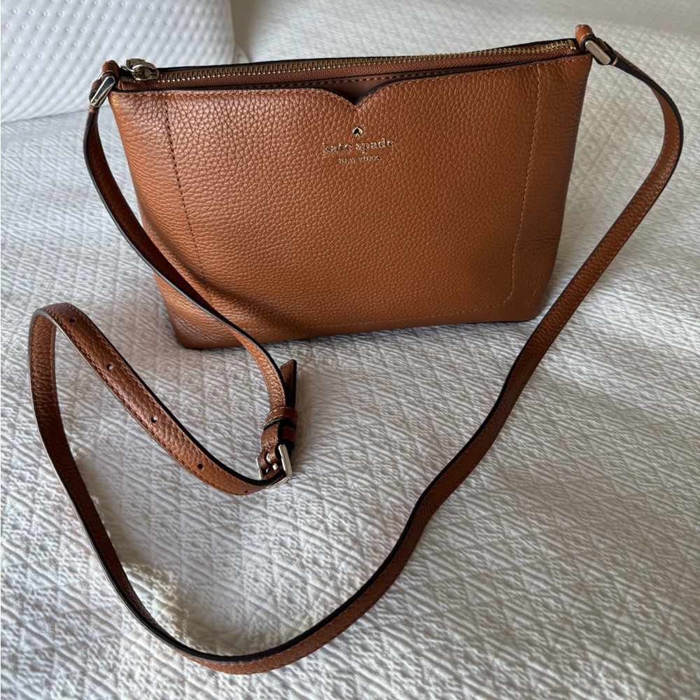 Kate Spade Harlow crossbody, brown pebbled leather, zipper closure, Int pockets